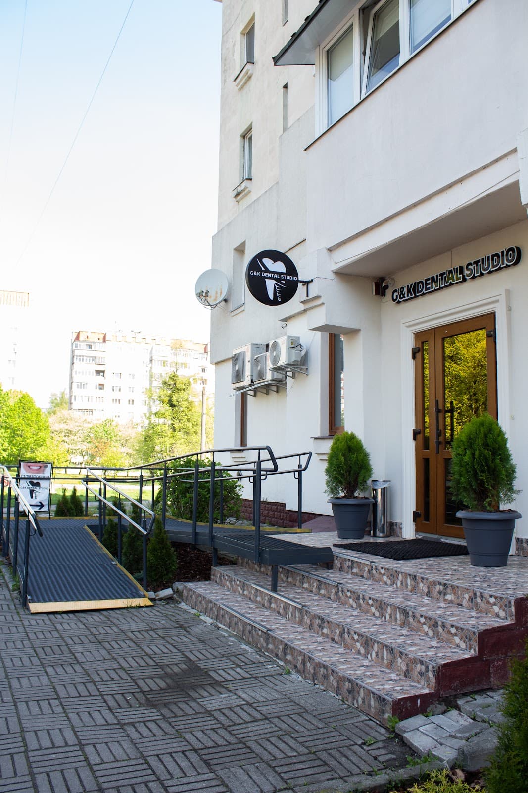 G&K Dental Studio
